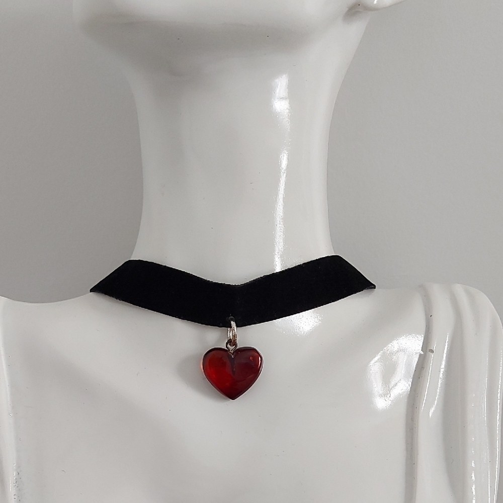 Garnet Heart Velvet Choker